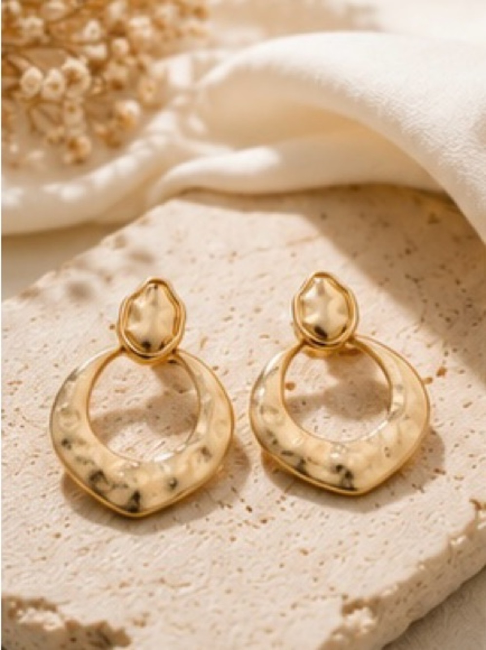 Bella Uno Hammered Gold Door Knocker Statement Drop Earrings NWT Lightweight